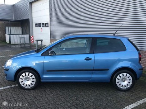 Volkswagen Polo - 1.6-16V Sportline - 1