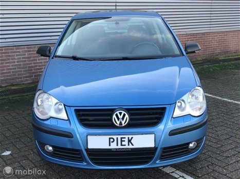 Volkswagen Polo - 1.6-16V Sportline - 1