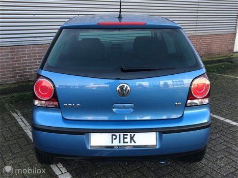 Volkswagen Polo - 1.6-16V Sportline - 1