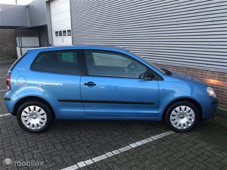 Volkswagen Polo - 1.6-16V Sportline - 1