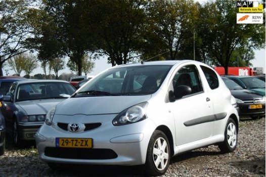 Toyota Aygo - 1.0-12V BJ2007 NAP/AIRCO/APK 11-2020 - 1