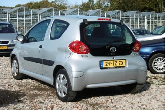 Toyota Aygo - 1.0-12V BJ2007 NAP/AIRCO/APK 11-2020 - 1