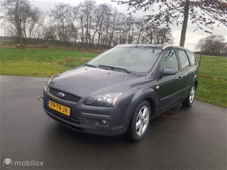 Ford Focus Wagon - 2.0 TDCI Futura motor schade - 1