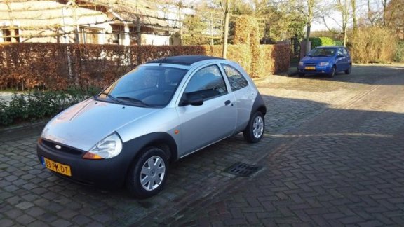 Ford Ka - 1.3 Style met origineel elek. schuifdak, stuurbekr. en nwe APK - 1