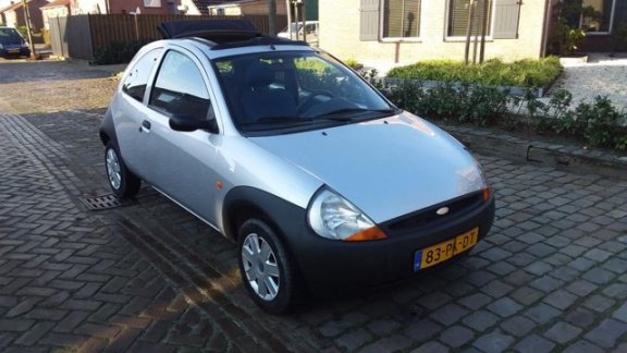 Ford Ka - 1.3 Style met origineel elek. schuifdak, stuurbekr. en nwe APK - 1