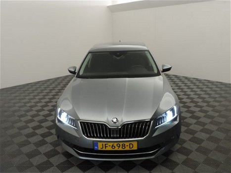 Skoda Superb - 1.6 TDI 120pk Ambition Business (xenon, navi, camera, keyless) - 1