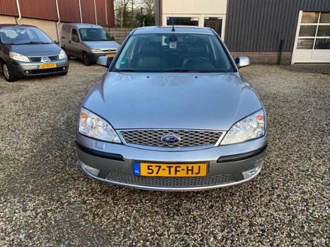 Ford Mondeo - 1.8-16V Platinum Benzine Inst 5 Drs Bom en Bom vol optie’s Rijdt en schakelt als nieuw - 1