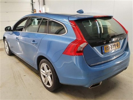 Volvo V60 - 2.4 D6 Twin Engine Momentum 2015 - 1