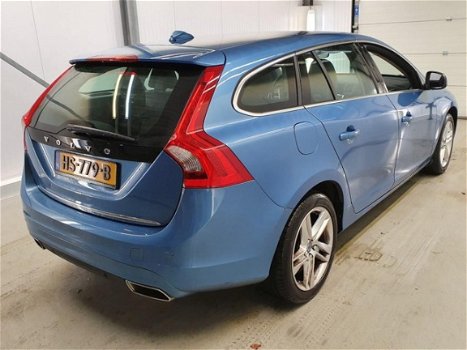 Volvo V60 - 2.4 D6 Twin Engine Momentum 2015 - 1