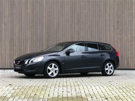 Volvo V60 - 1.6 T4 Momentum 2011 Grijs *180 PK - 1