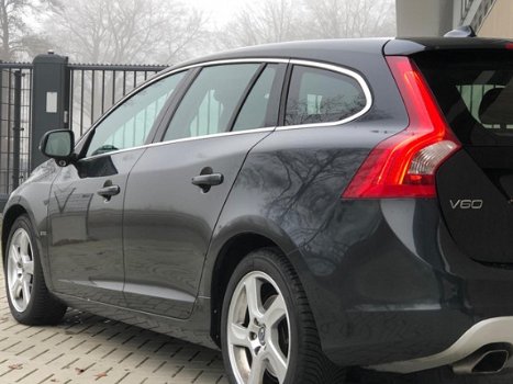 Volvo V60 - 1.6 T4 Momentum 2011 Grijs *180 PK - 1