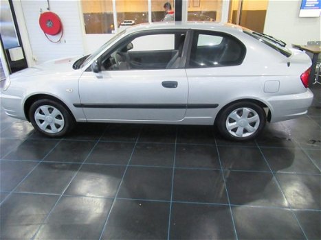 Hyundai Accent - 1.3i Active Young 1ste eigenaar Historie bekend - 1