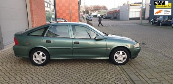 Opel Vectra - 1.8-16V Pearl AUTOMAAT Bj 1999 Meeneemprijs - 1