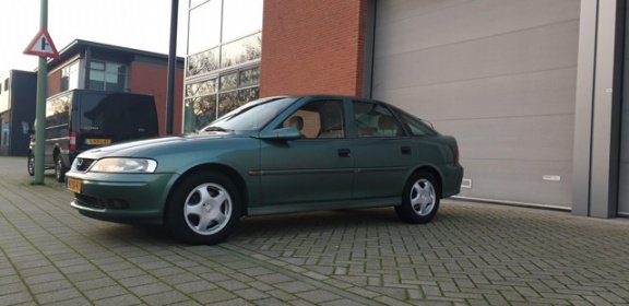 Opel Vectra - 1.8-16V Pearl AUTOMAAT Bj 1999 Meeneemprijs - 1