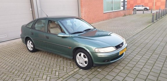 Opel Vectra - 1.8-16V Pearl AUTOMAAT Bj 1999 Meeneemprijs - 1