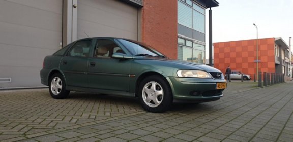 Opel Vectra - 1.8-16V Pearl AUTOMAAT Bj 1999 Meeneemprijs - 1