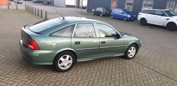 Opel Vectra - 1.8-16V Pearl AUTOMAAT Bj 1999 Meeneemprijs - 1