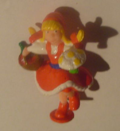 Efteling figuur uit verrassingsei (roodkapje)nr.2) - nr. 1