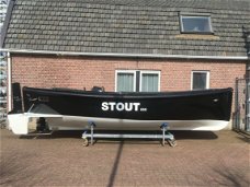 Stout 650 met Honda 20 pk 4 takt.