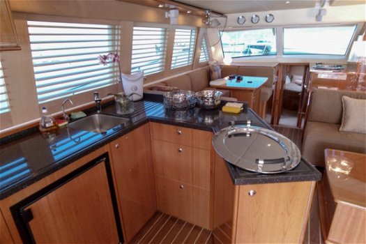 Riviera 56 Flybridge Enclosed - 8