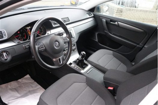 Volkswagen Passat Variant - 1.6 TDI Highline BlueMotion Navigatie ECC Electr. stoel Zondag a.s. open - 1