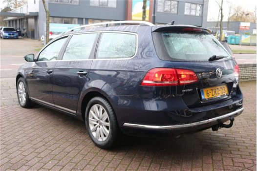 Volkswagen Passat Variant - 1.6 TDI Highline BlueMotion Navigatie ECC Electr. stoel Zondag a.s. open - 1