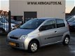 Daihatsu Cuore - 1.0-12V Kyoto, 132.636 KM NAP, WEGENBELASTING MAAR €15, -PER MAAND, AIRBAGS, RADIO- - 1 - Thumbnail