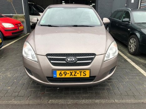 Kia Cee'd - 1.4 CVVT X-tra ( Ketting Probleem ) - 1