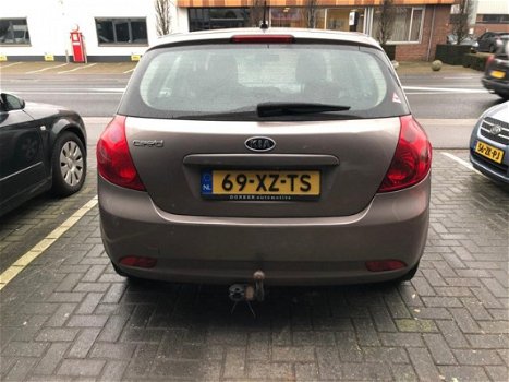 Kia Cee'd - 1.4 CVVT X-tra ( Ketting Probleem ) - 1