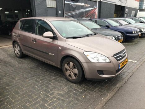 Kia Cee'd - 1.4 CVVT X-tra ( Ketting Probleem ) - 1