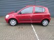 Toyota Yaris - 1.3-16V VVT-i Luna zeer nette en goed rijdende auto zeer netjes voor zijn leeftijd - 1 - Thumbnail