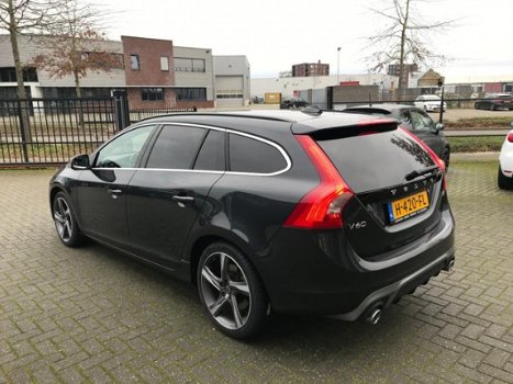 Volvo V60 - 2.0 D3 R-Design leder navi 18 inch stoelverwarming blis - 1