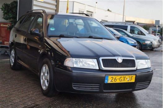 Skoda Octavia Combi - 2.0 Elegance AIRCO/CRUISE NETTE AUTO - 1