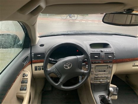 Toyota Avensis - 2.0 VVTi Linea Sol Sedan Clima - 1