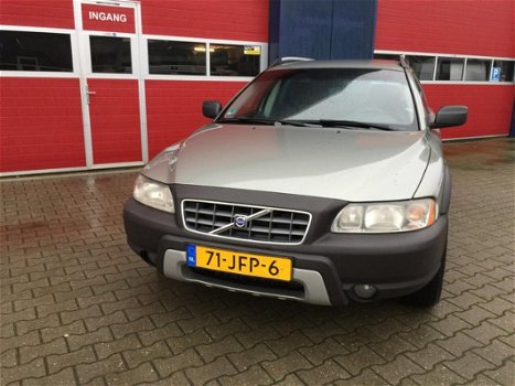 Volvo XC70 - 2.4 D5 ZEER MOOIE 4X4 AANGEDREVEN VELE OPTIES LEER CRUISE ELECT RAMEN AUTOMAAT ETC - 1