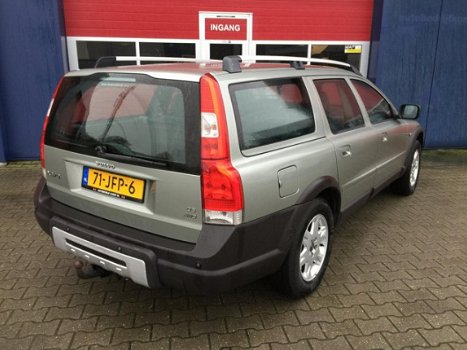 Volvo XC70 - 2.4 D5 ZEER MOOIE 4X4 AANGEDREVEN VELE OPTIES LEER CRUISE ELECT RAMEN AUTOMAAT ETC - 1