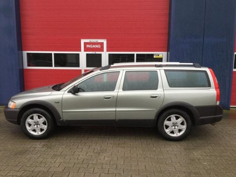 Volvo XC70 - 2.4 D5 ZEER MOOIE 4X4 AANGEDREVEN VELE OPTIES LEER CRUISE ELECT RAMEN AUTOMAAT ETC - 1