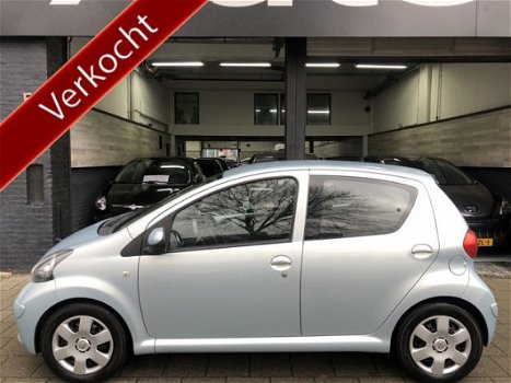 Toyota Aygo - 1.0-12V + - 1