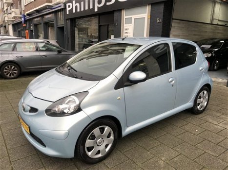 Toyota Aygo - 1.0-12V + - 1