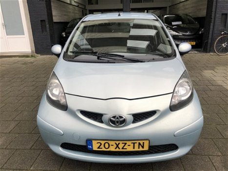 Toyota Aygo - 1.0-12V + - 1