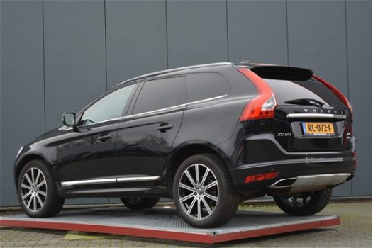 Volvo XC60 - 2.4 D5 AWD R-Design vol opties - 1