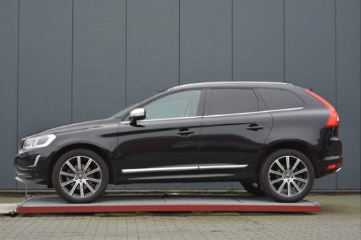 Volvo XC60 - 2.4 D5 AWD R-Design vol opties - 1