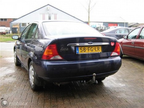 Ford Focus - 1.6-16V Ghia Airco Trekh Alle inruil mogelijk - 1