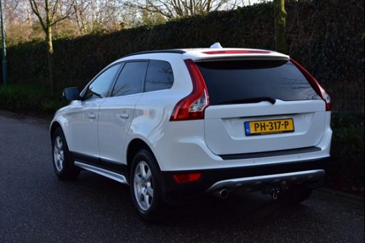 Volvo XC60 - 2.4D AWD Momentum AUTOMAAT | LEDER | TREKHAAK - 1