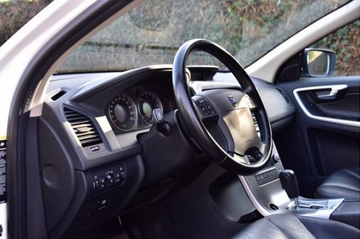 Volvo XC60 - 2.4D AWD Momentum AUTOMAAT | LEDER | TREKHAAK - 1