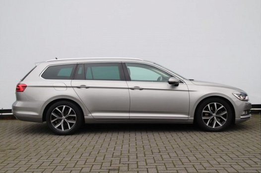 Volkswagen Passat Variant - 1.6 TDI Business Edition | LED | Parkeersensoren | Navigatie | Climate c - 1