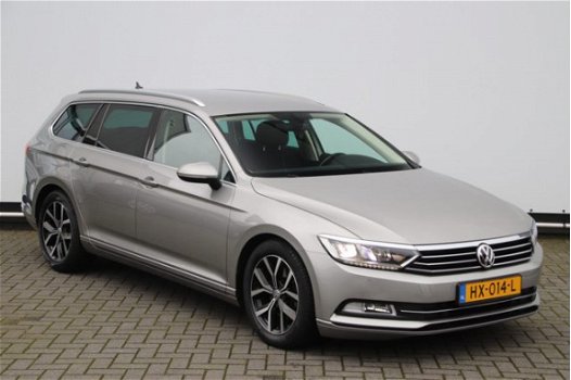 Volkswagen Passat Variant - 1.6 TDI Business Edition | LED | Parkeersensoren | Navigatie | Climate c - 1