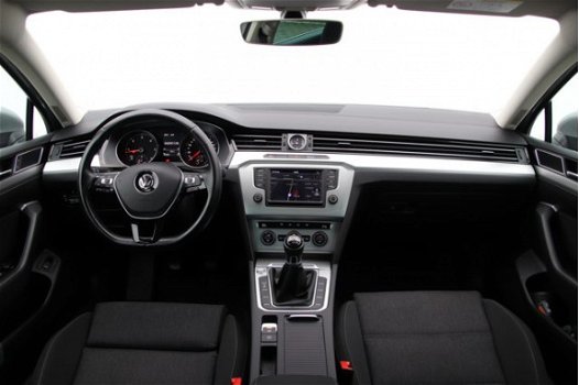 Volkswagen Passat Variant - 1.6 TDI Business Edition | LED | Parkeersensoren | Navigatie | Climate c - 1