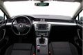 Volkswagen Passat Variant - 1.6 TDI Business Edition | LED | Parkeersensoren | Navigatie | Climate c - 1 - Thumbnail