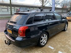 Toyota Avensis Wagon - 2.2 D-4D Linea Luna